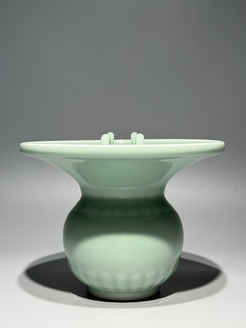 An Exquisite Celadon Glazed Vase - 3