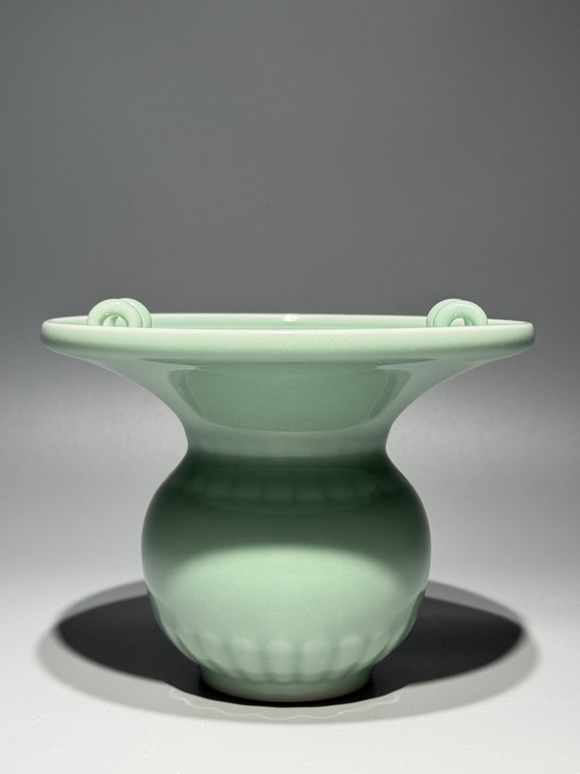 An Exquisite Celadon Glazed Vase - 5