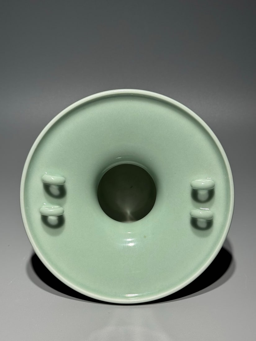 An Exquisite Celadon Glazed Vase - 6