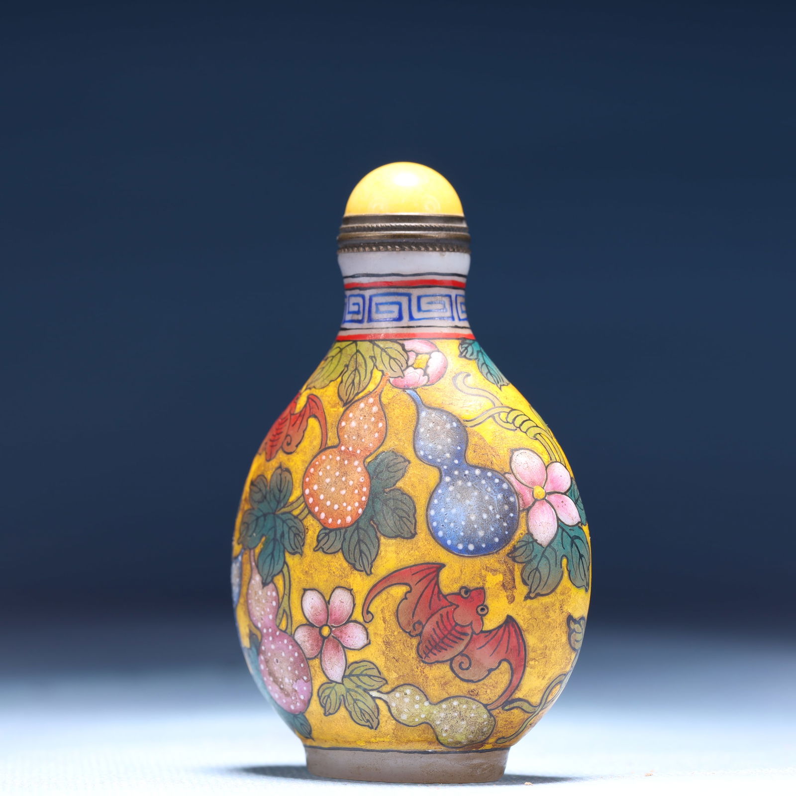 An Exquisite Glass Gourd Pattern Snuff Bottle - 2