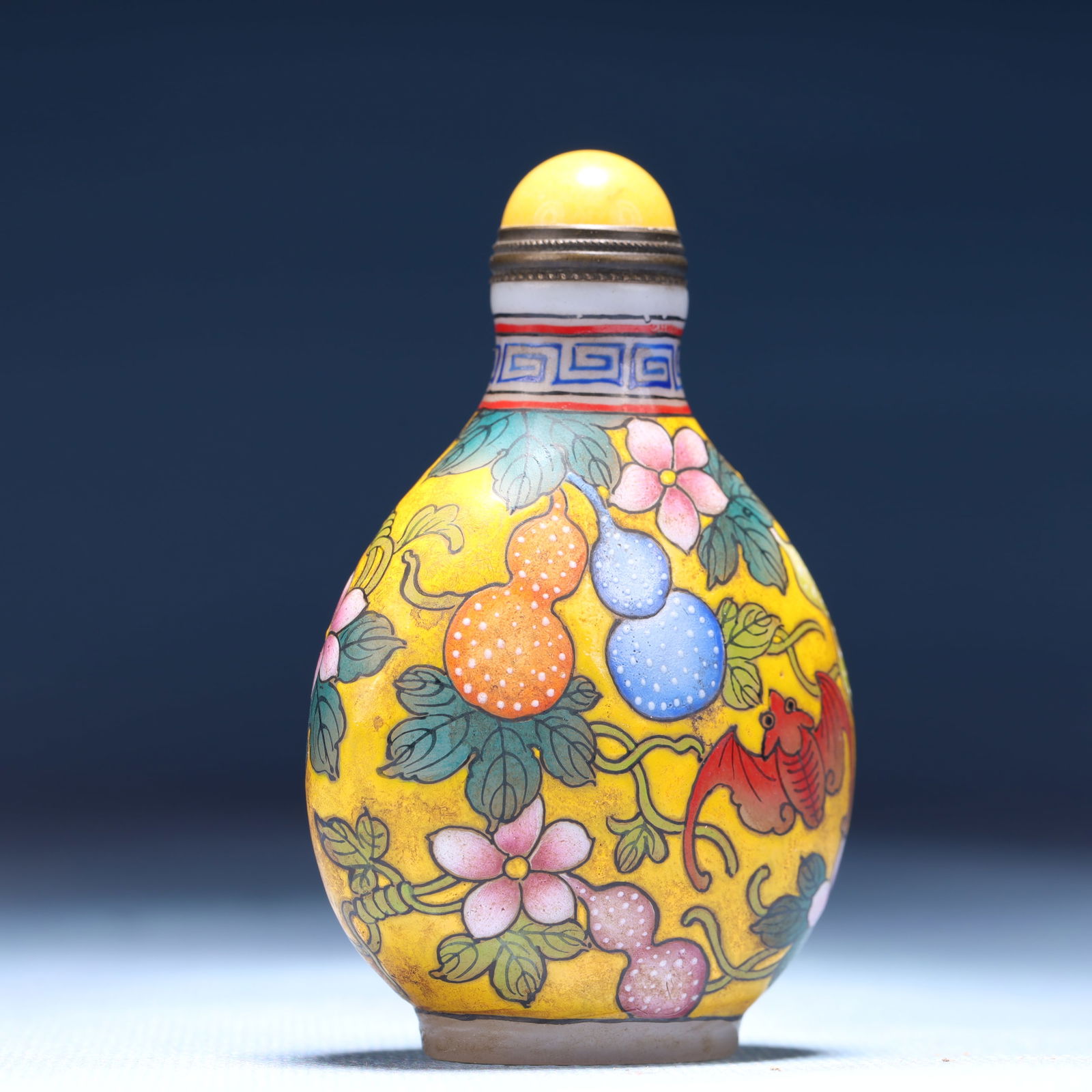 An Exquisite Glass Gourd Pattern Snuff Bottle - 4