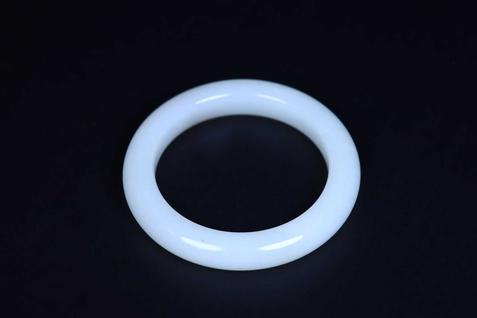 An Exquisite White Jade Bracelet (1 of 9)