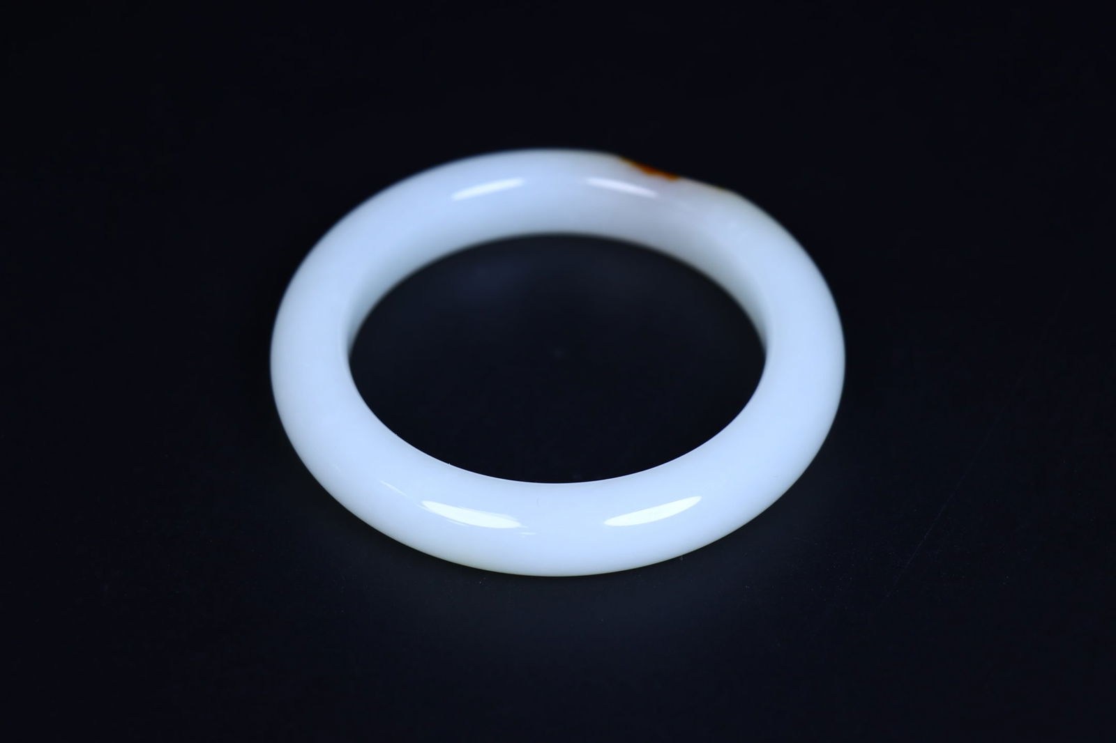 An Exquisite White Jade Bracelet - 3