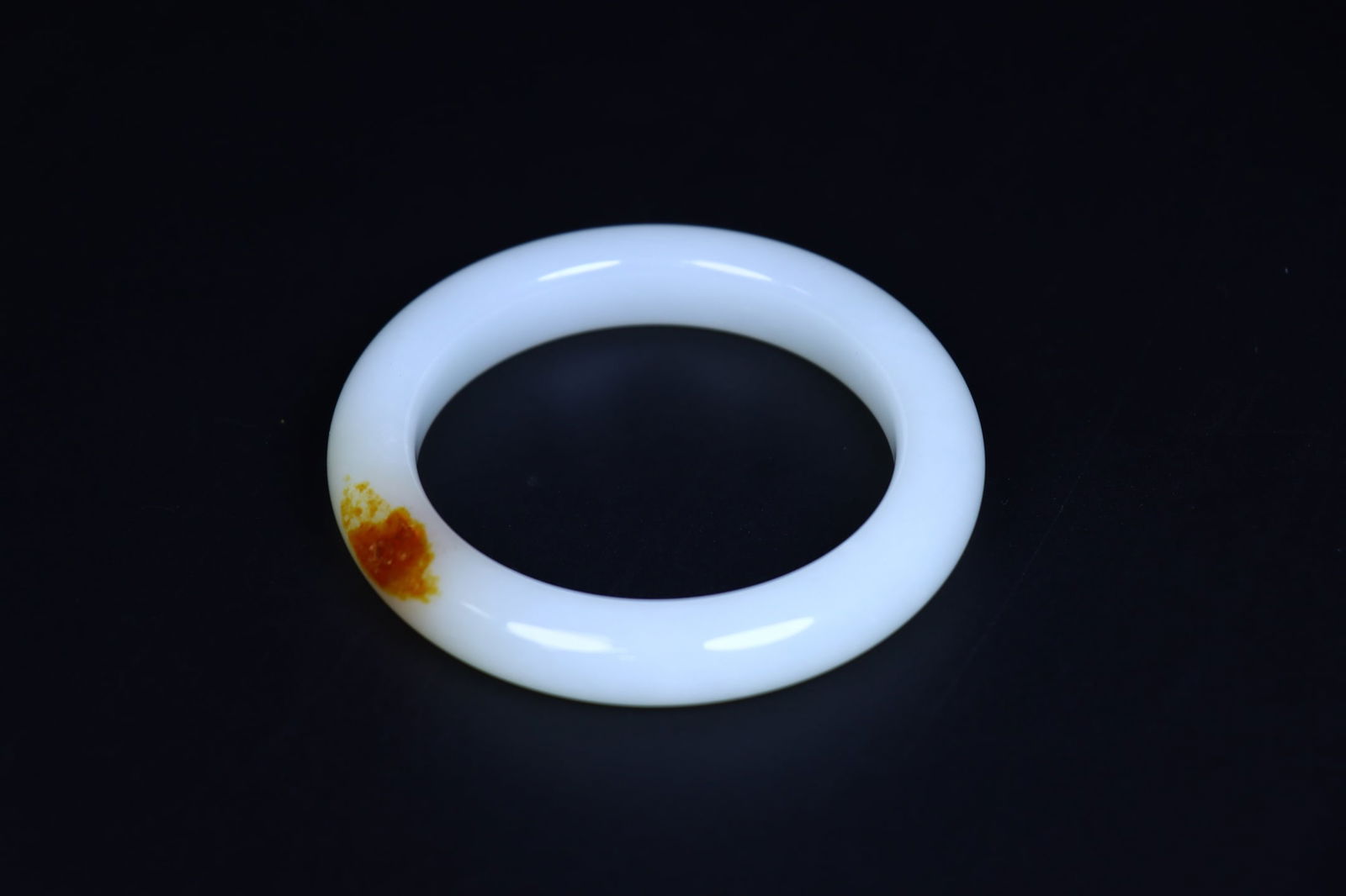 An Exquisite White Jade Bracelet - 5