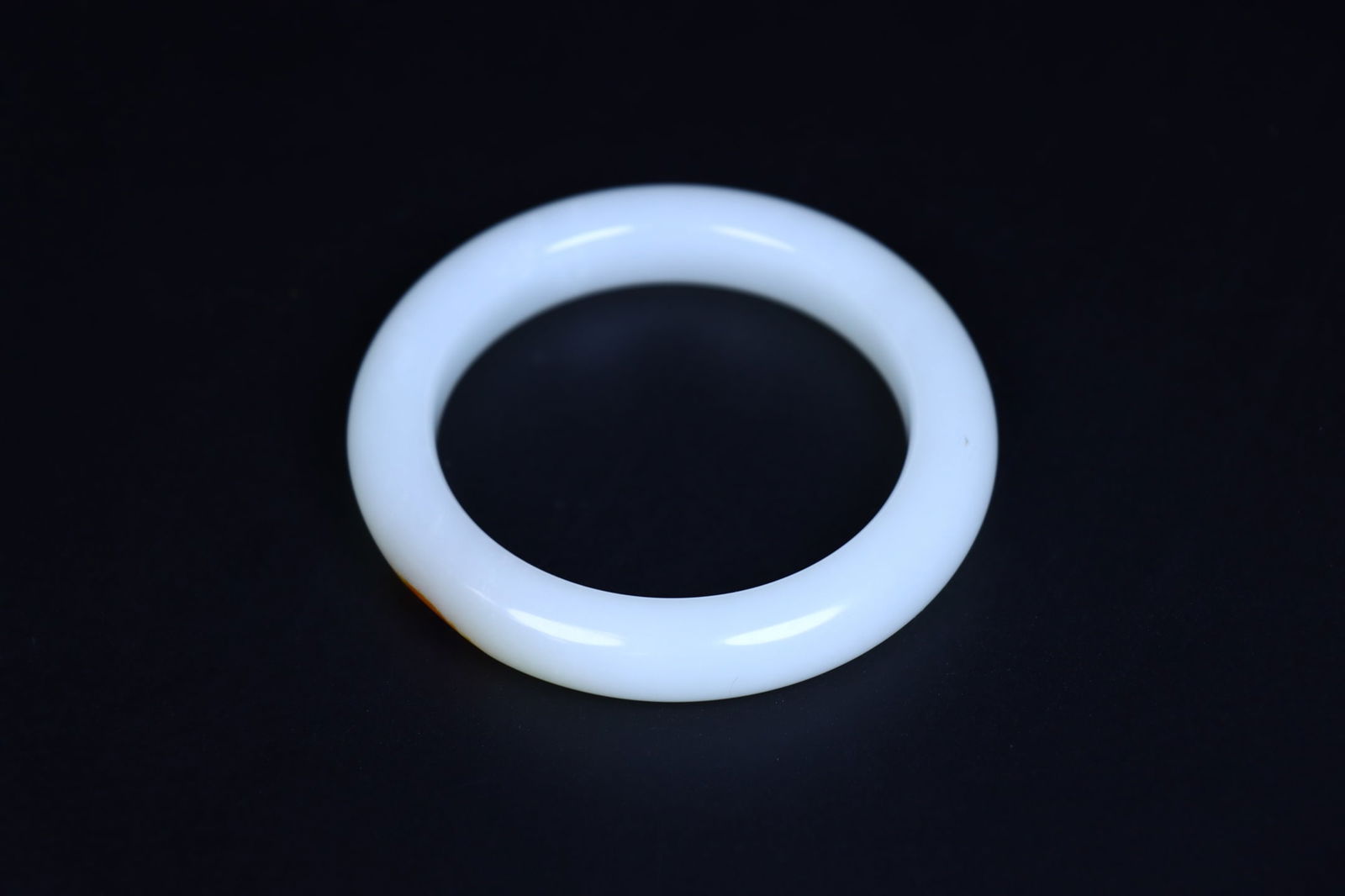 An Exquisite White Jade Bracelet - 7