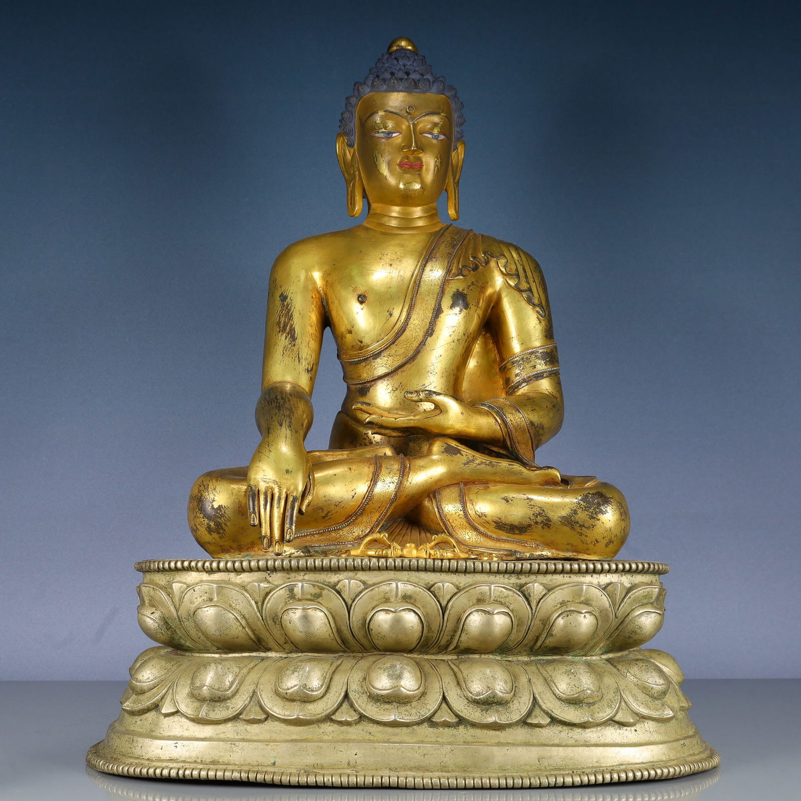 A Solemn Gilt Bronze Statue of Sakyamuni: A Solemn Gilt Bronze Statue of Sakyamuni,Qing Dynasty, China,Size:18.9inx13inx25.2in,Weight:26050g 铜鎏金如来像,中国清代