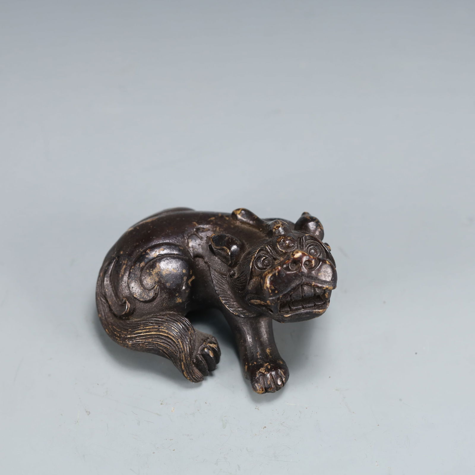 An Exquisite Bronze Auspicious Beast Ornament: An Exquisite Bronze Auspicious Beast Ornament,Qing Dynasty, China,Size:2.4inx2.2inx1.4in Weight:167.2g 铜瑞兽摆件,中国清代