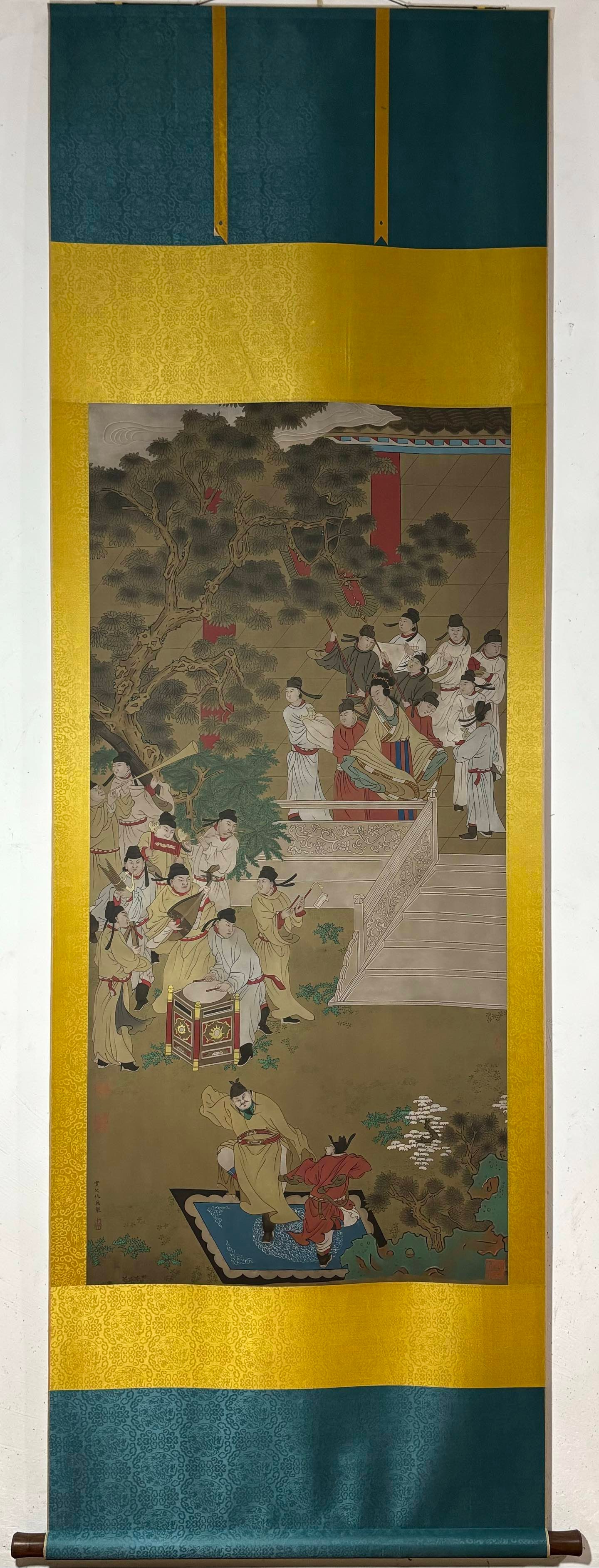 A Chinese Vertical Scroll Ink Painting of Character and Story on Silk: A Chinese Vertical Scroll Ink Painting of Character and Story on Silk,Chou Ying,Size:52.8inx25.4in 一幅中国水墨绢本人物故事Ĭ
