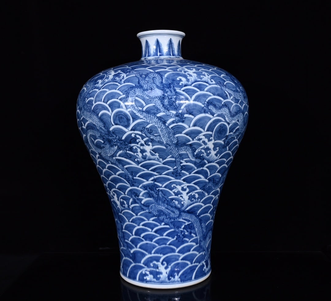 An Exquisite Blue and White Seawater and Dragon Pattern Vase (1 of 8)