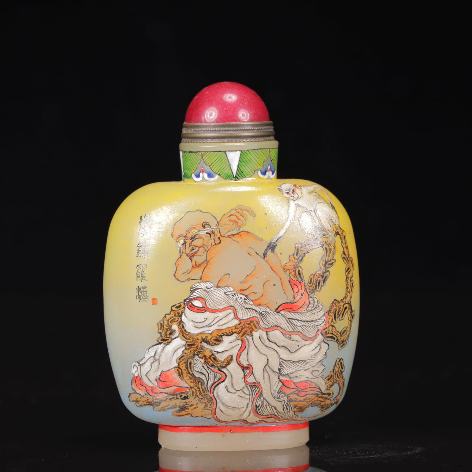An Exquisite Glass Figure Pattern Snuff Bottle: An Exquisite Glass Figure Pattern Snuff Bottle,Qing Dynasty, China,Qianlong Four-character Mark,Size:2.4inx1.2inx3.3in, Weight:108g 琉璃人物纹鼻烟壶,