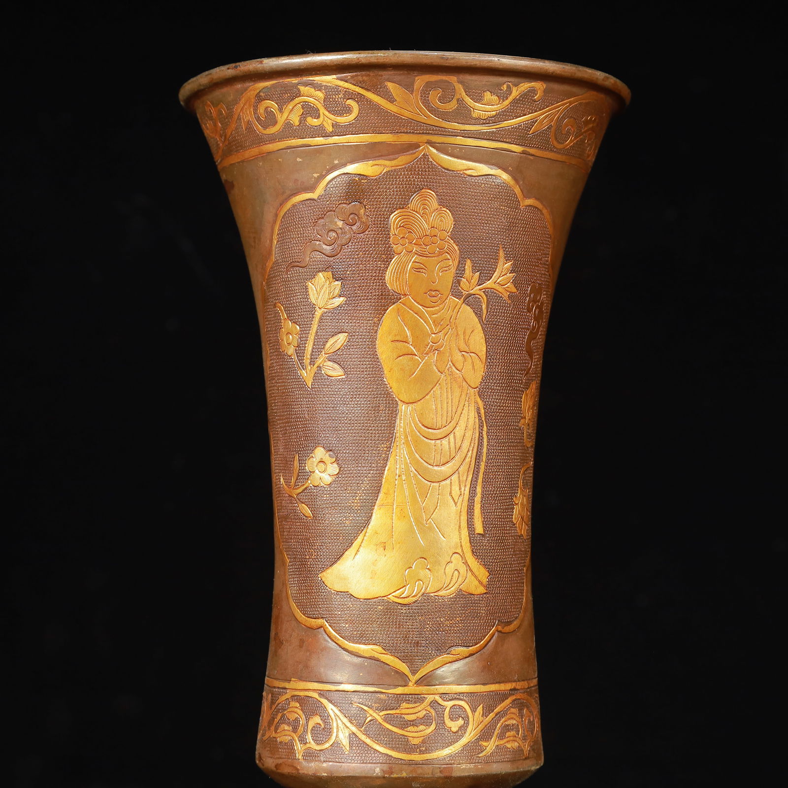 An Exquisite Gilt Silver Figure Pattern Cup - 2