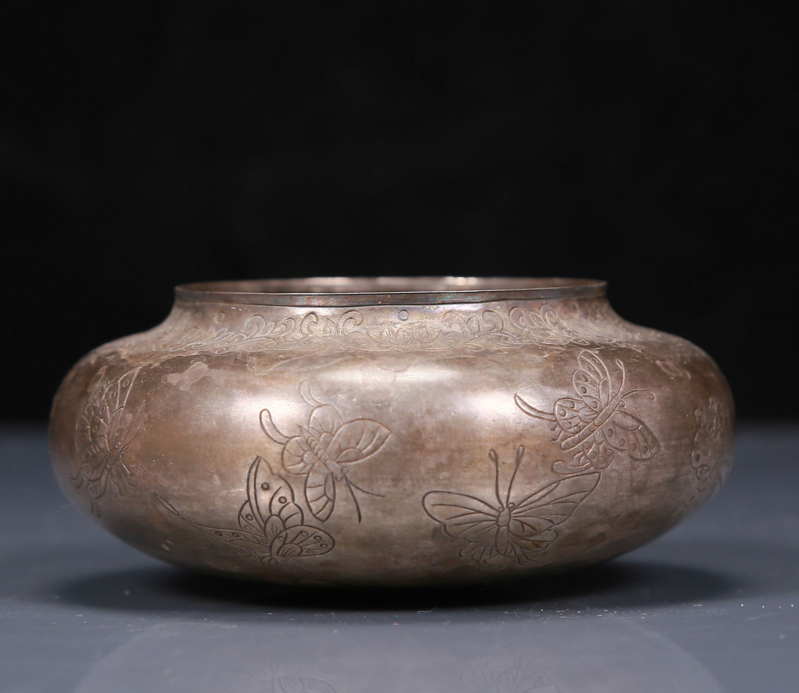 An Exquisite Silver Butterfly Pattern Brush Washer: An Exquisite Silver Butterfly Pattern Brush Washer,Qing Dynasty, China,Size:3.9inx1.8in,Weight:120g 银蝴蝶纹笔洗,清代