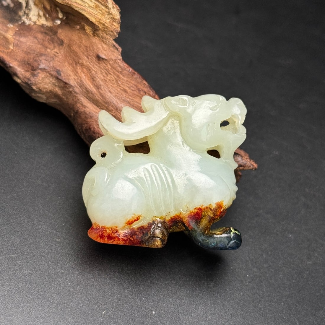 An Exquisite White Jade Auspicious Beast Ornament: An Exquisite White Jade Auspicious Beast Ornament,Qing Dynasty, China,Size:1.5inx1.5inx0.8in,Weight:46g 白玉瑞兽摆件,中国清代