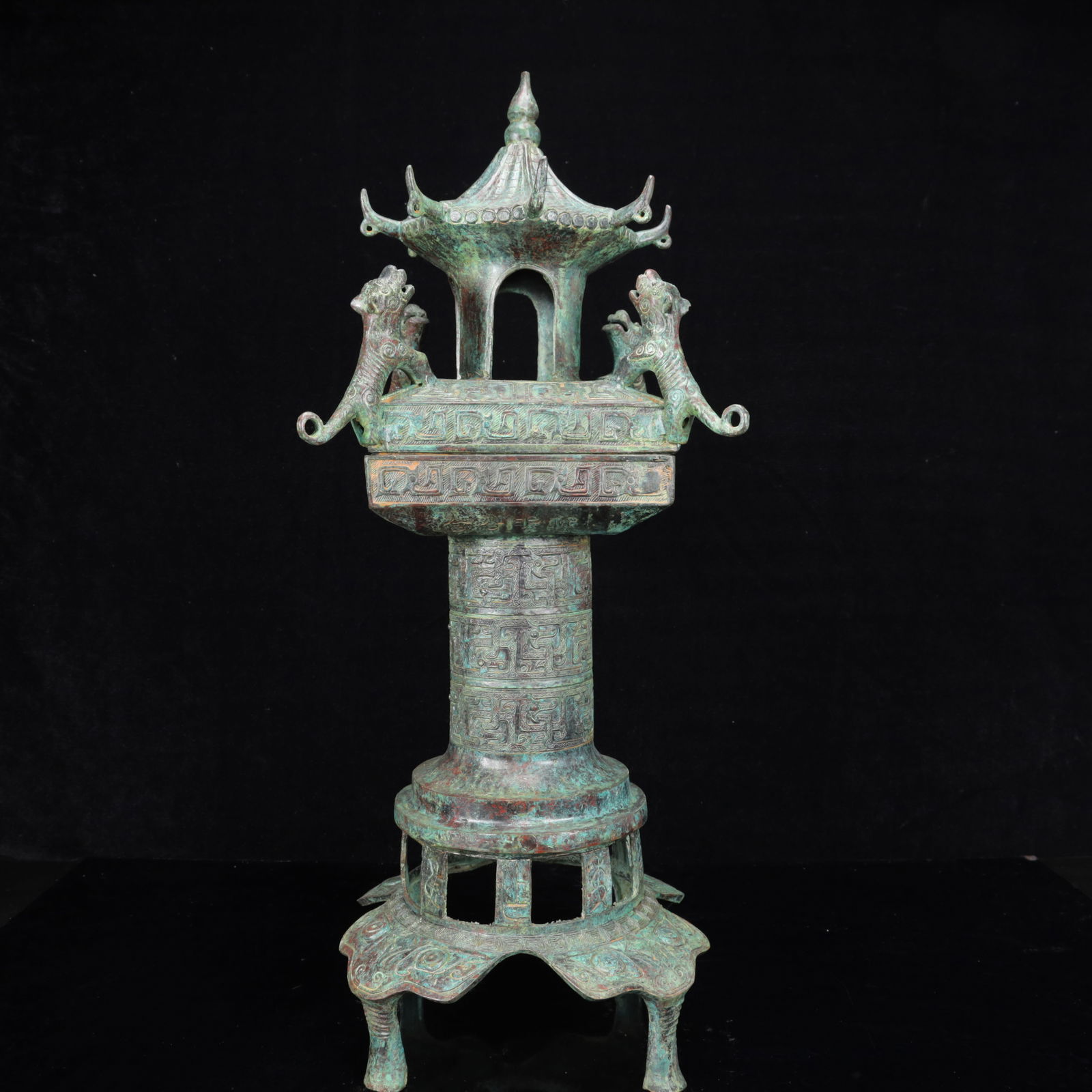 An Archaic Bronze Auspicious Beast Palace Lantern: An Archaic Bronze Auspicious Beast Palace Lantern,The Warring States period in China,With Mark,Size:8.3inx21.3in,Weight:4550g 