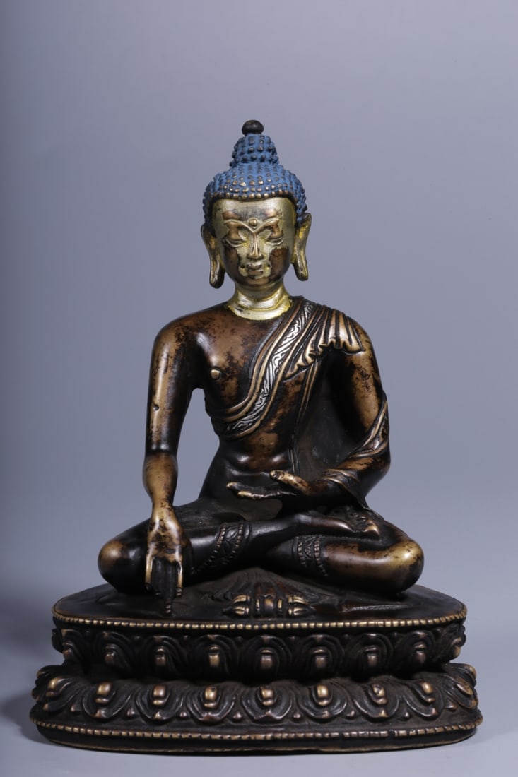 A Rare Bronze Inlaid Silver Statue of Sakyamuni (1 of 8)