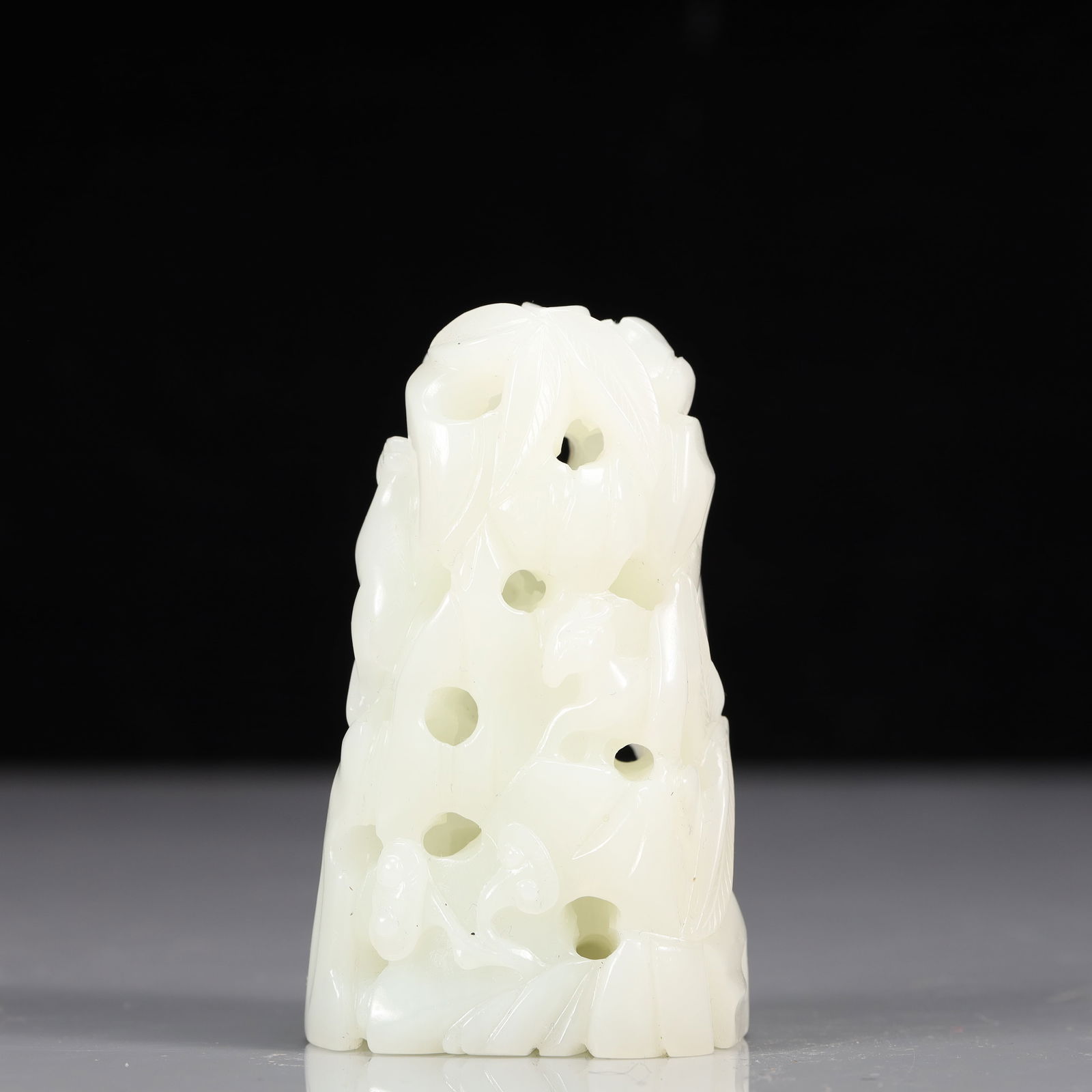 An Exquisite White Jade Deer Pattern Perfume - 2