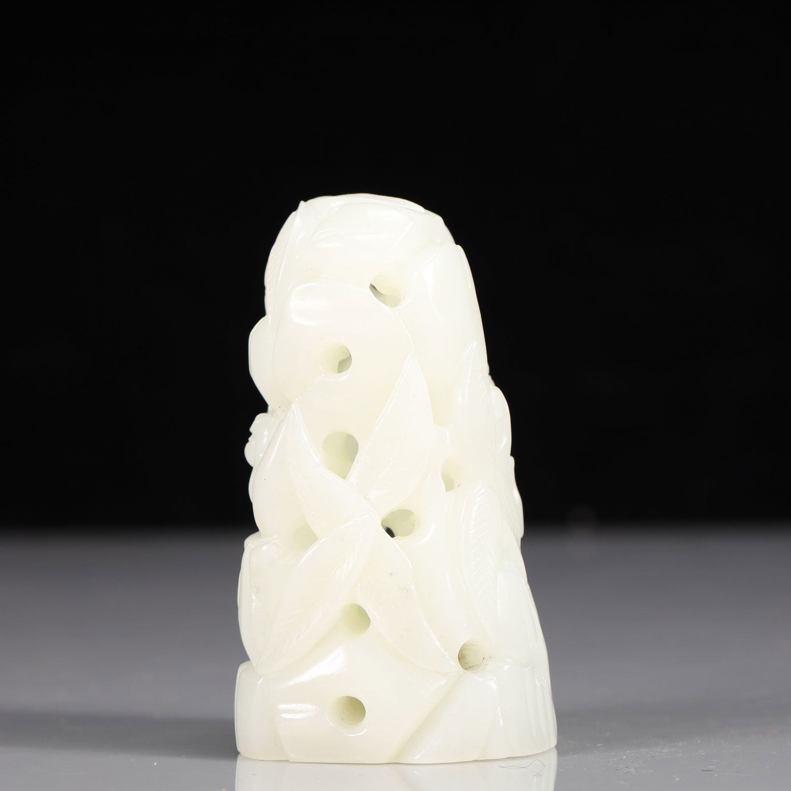 An Exquisite White Jade Deer Pattern Perfume - 3