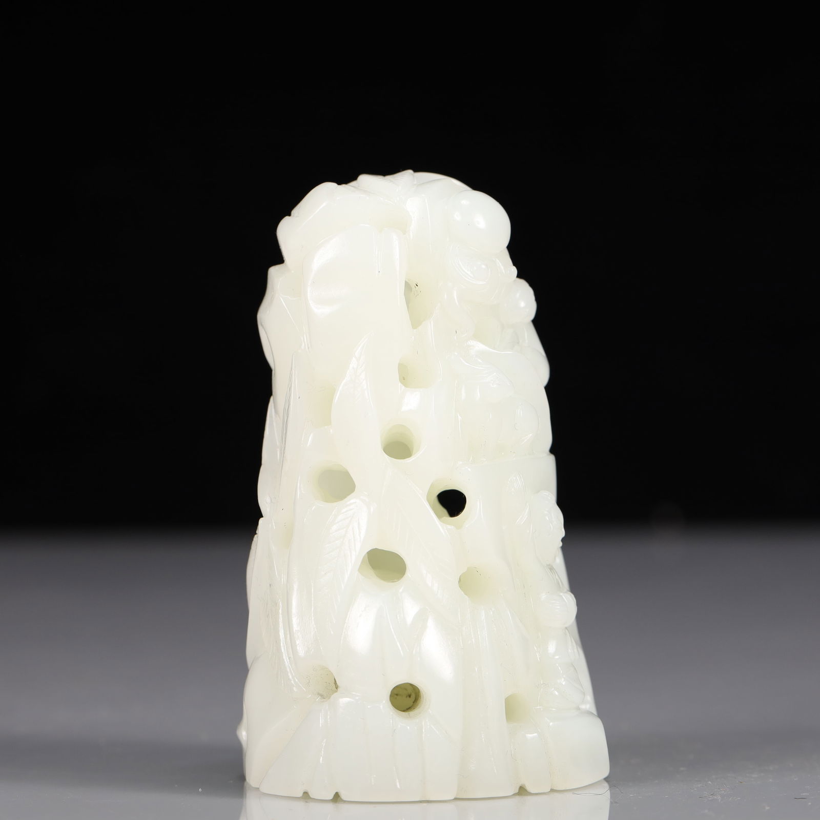 An Exquisite White Jade Deer Pattern Perfume - 4