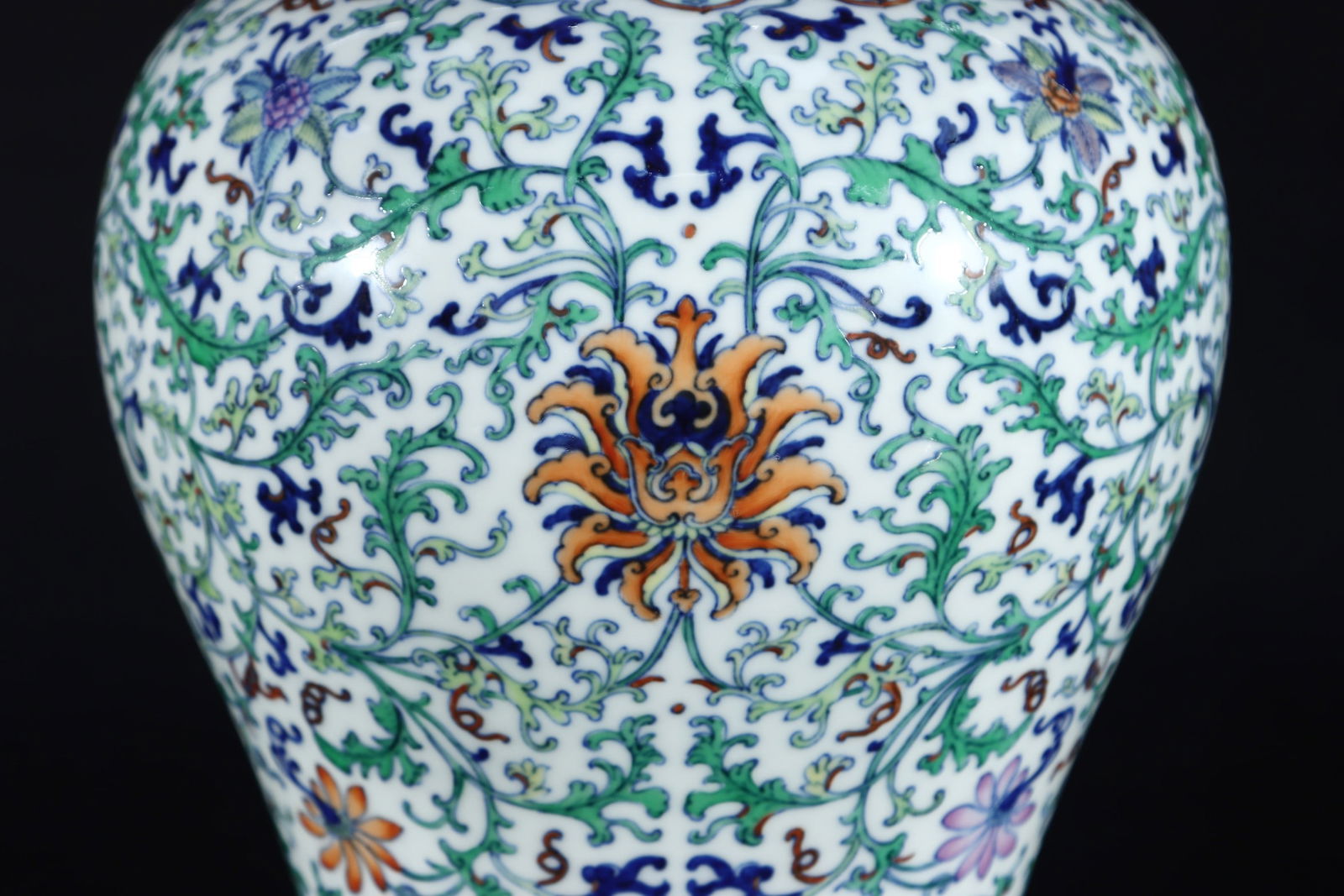 A Huge Doucai Lotus Pattern Vase - 2