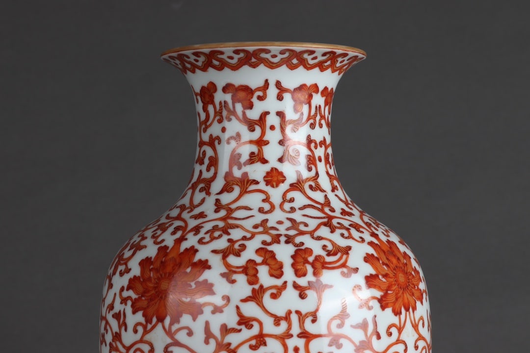 An Exquisite Iron-Red Lotus Pattern Vase - 3