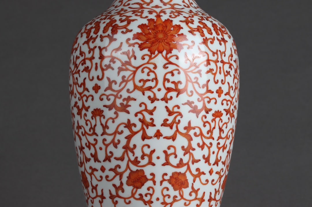 An Exquisite Iron-Red Lotus Pattern Vase - 4