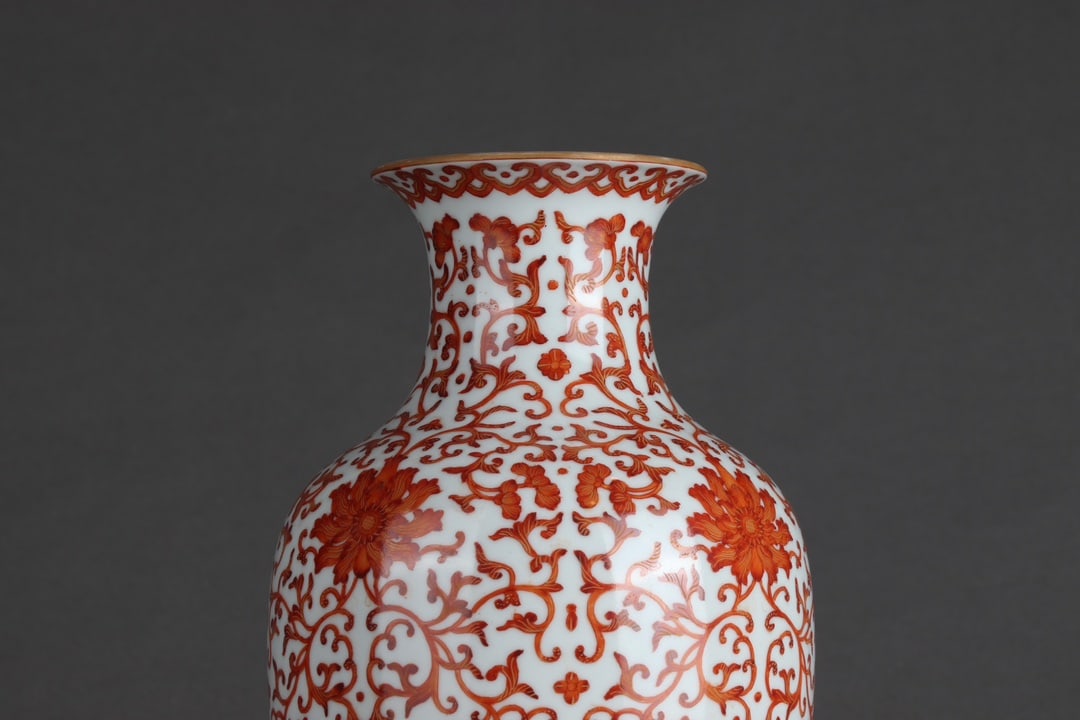 An Exquisite Iron-Red Lotus Pattern Vase - 5