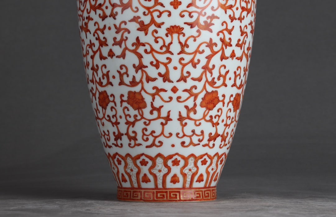 An Exquisite Iron-Red Lotus Pattern Vase - 6