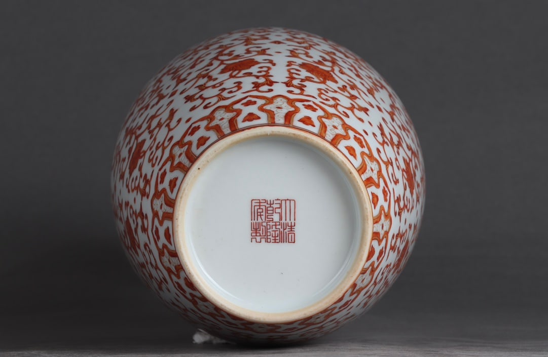 An Exquisite Iron-Red Lotus Pattern Vase - 9