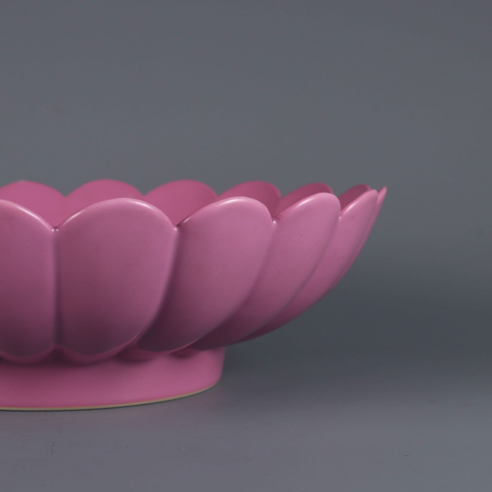 An Exquisite Ruby Red-Glazed Landscape Pattern Plate - 7