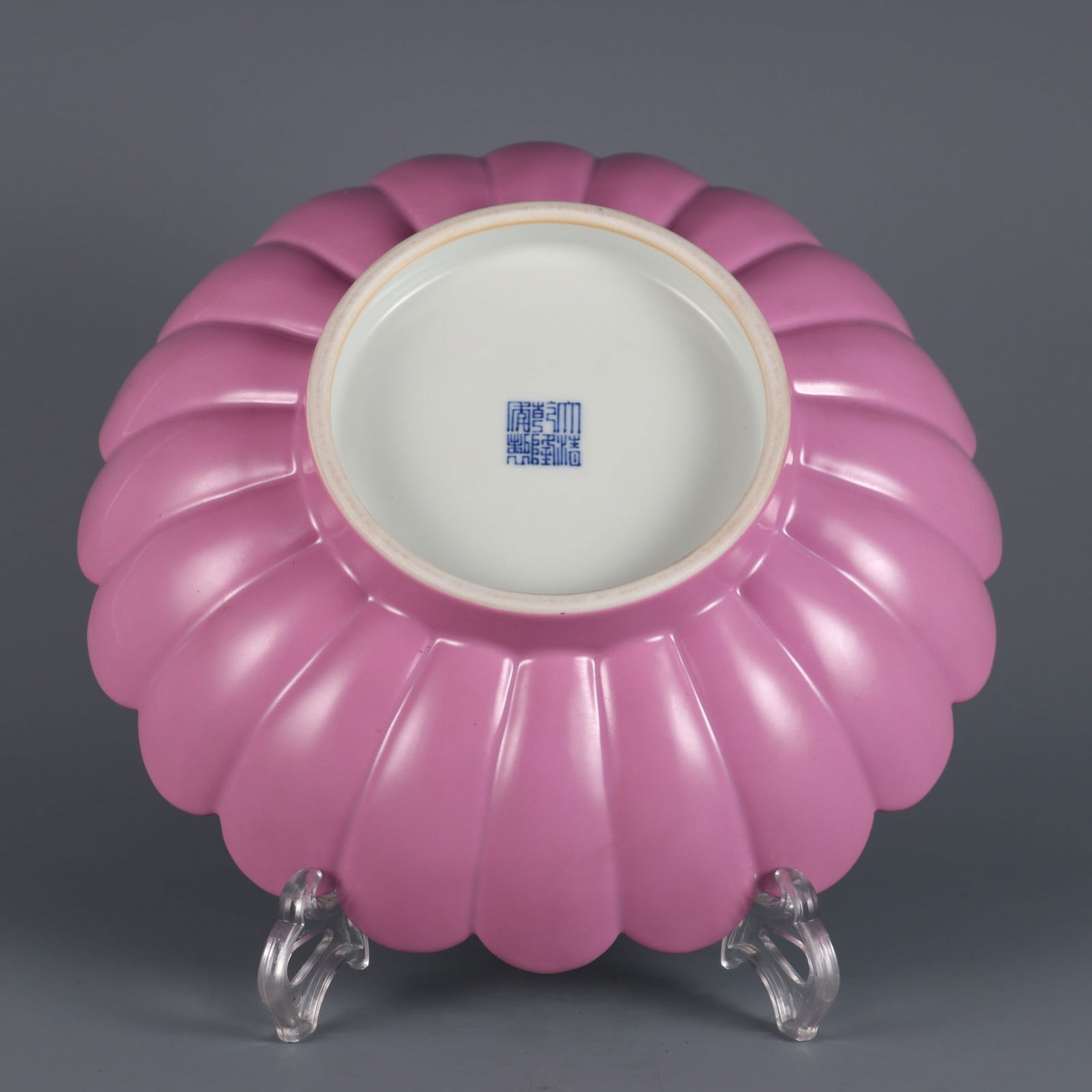 An Exquisite Ruby Red-Glazed Landscape Pattern Plate - 8