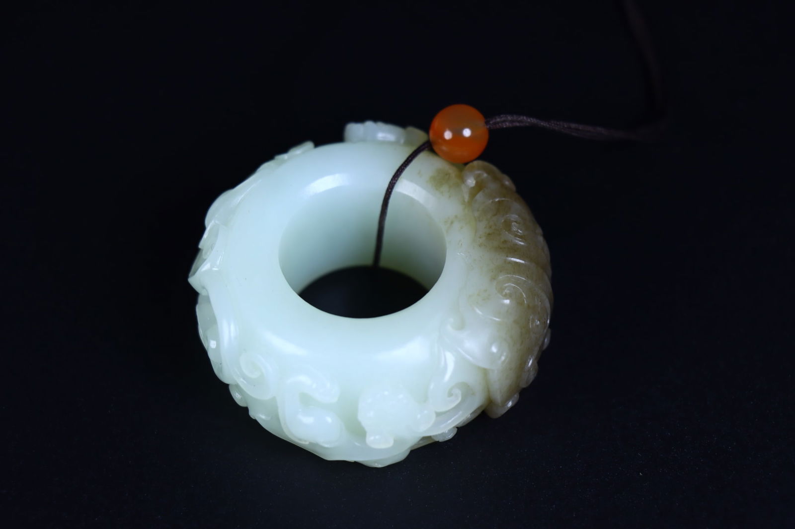An Exquisite White Jade Dragon Pattern Thumb Ring - 2