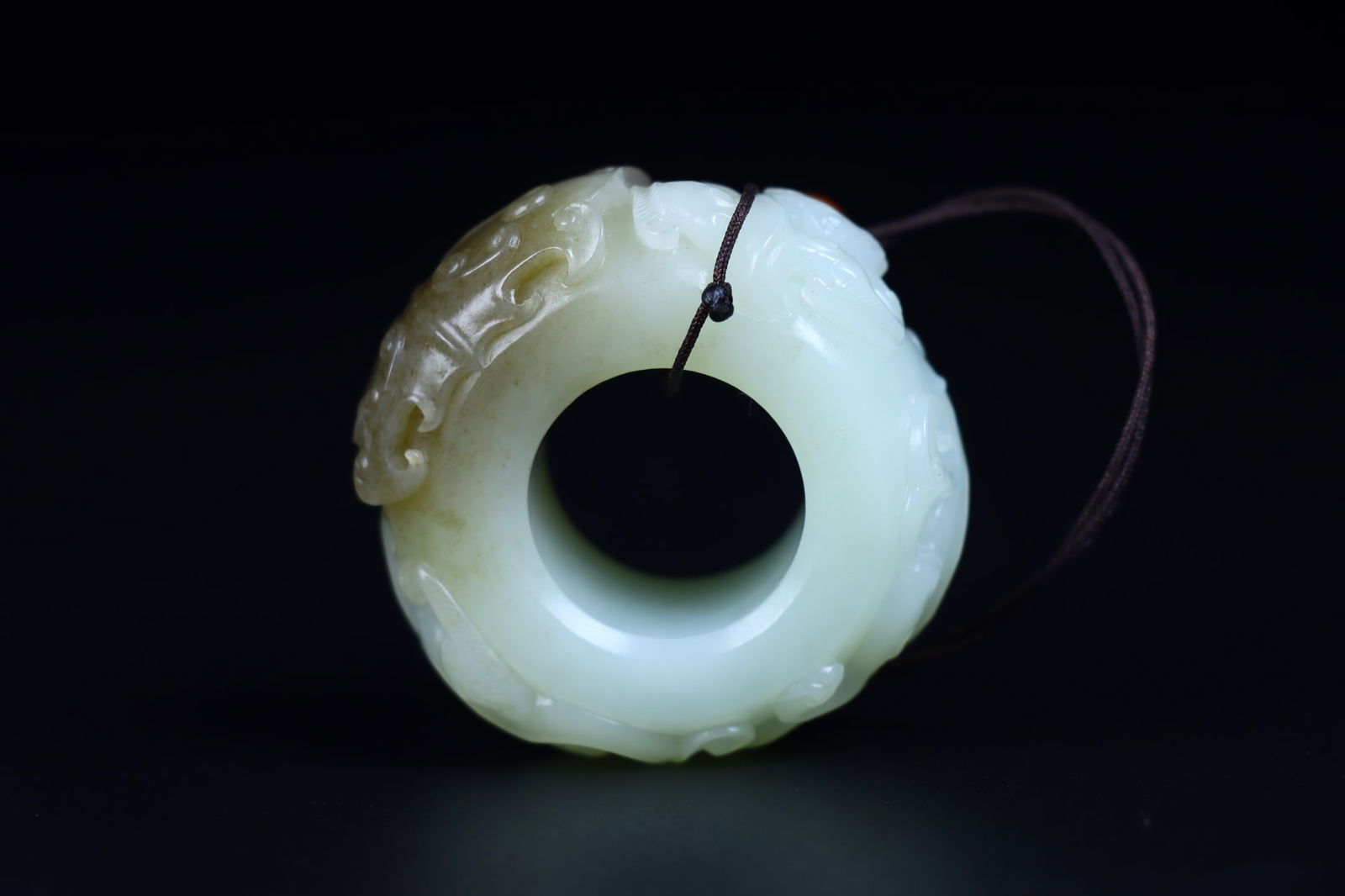 An Exquisite White Jade Dragon Pattern Thumb Ring - 3