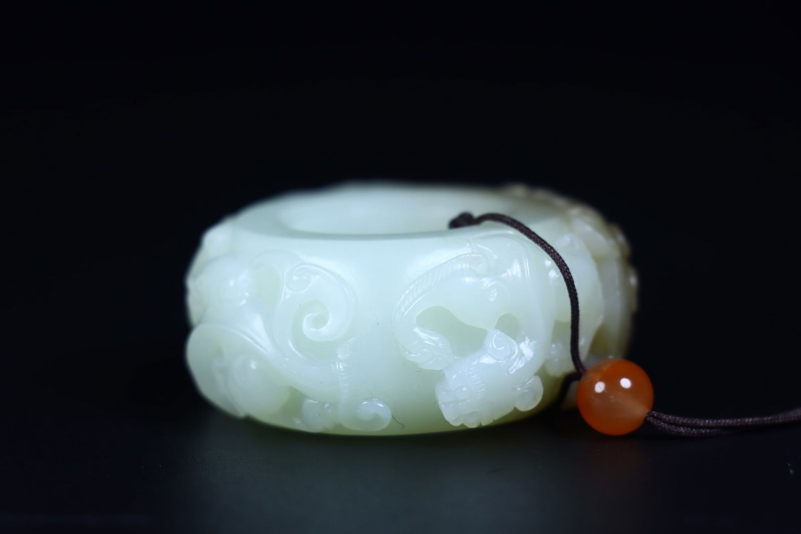An Exquisite White Jade Dragon Pattern Thumb Ring - 4