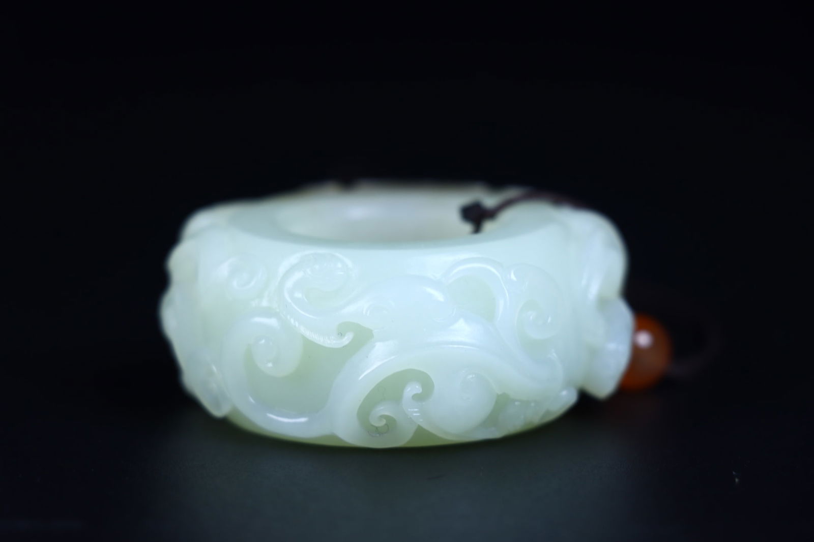 An Exquisite White Jade Dragon Pattern Thumb Ring - 5