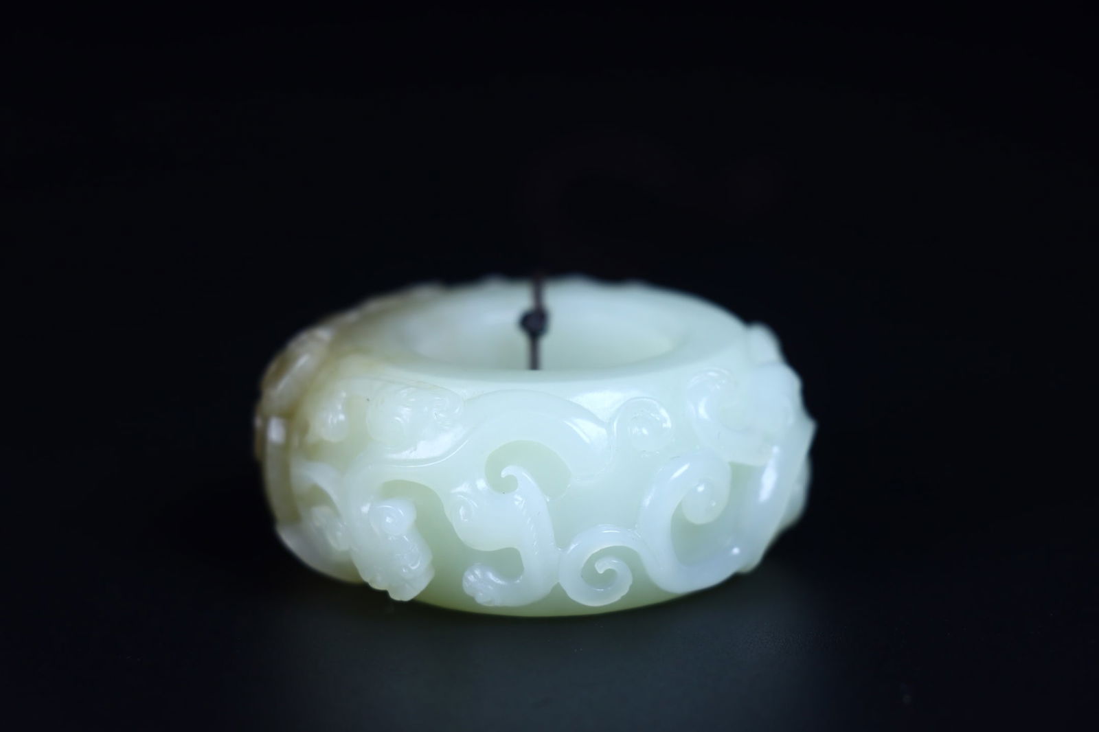 An Exquisite White Jade Dragon Pattern Thumb Ring - 7