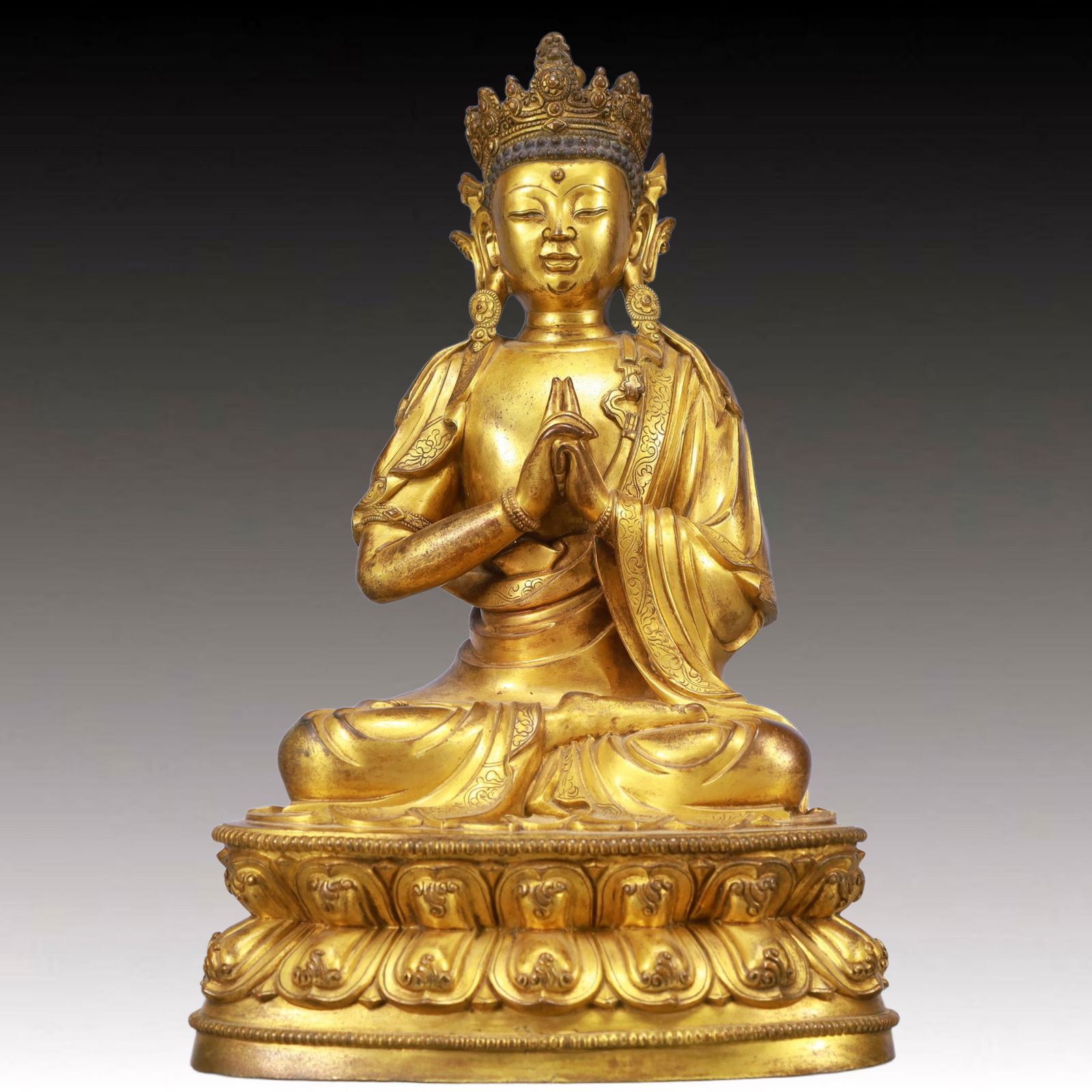 A Solemn Gilt Bronze Statue of Sakyamuni: A Solemn Gilt Bronze Statue of Sakyamuni,Qing Dynasty, China,Size:7.9inx6.3inx13in,Weight:6700g 铜鎏金如来像,中国清代