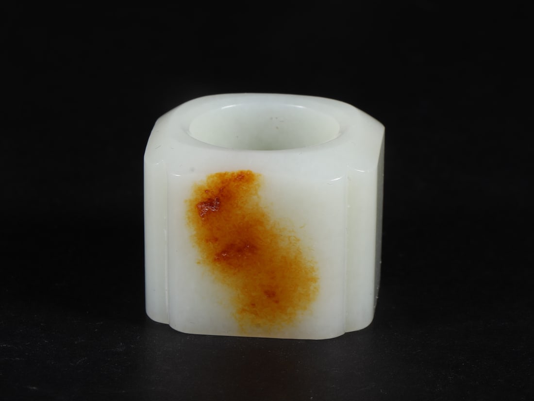 An Exquisite White Jade Thumb Ring: An Exquisite White Jade Thumb Ring,Qing Dynasty,China,Size:0.9inx1.1in,Weight:53g 白玉扳指,中国清代