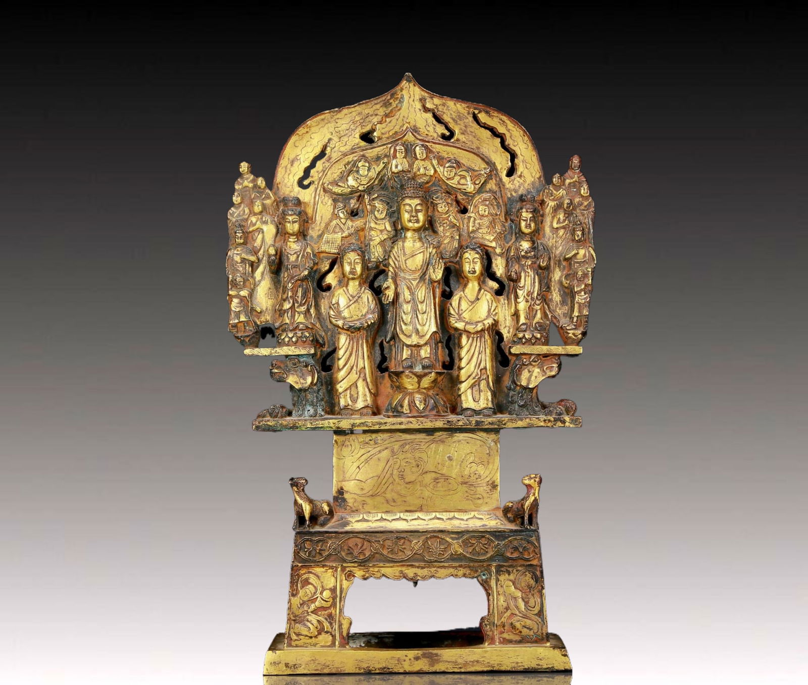 A Fine Gilt Bronze Buddha Ornament: A Fine Gilt Bronze Buddha Ornament,Qing Dynasty, China,Size:7.5inx3.1inx11.8in,Weight:2760g 铜鎏金万佛朝圣摆件，清代