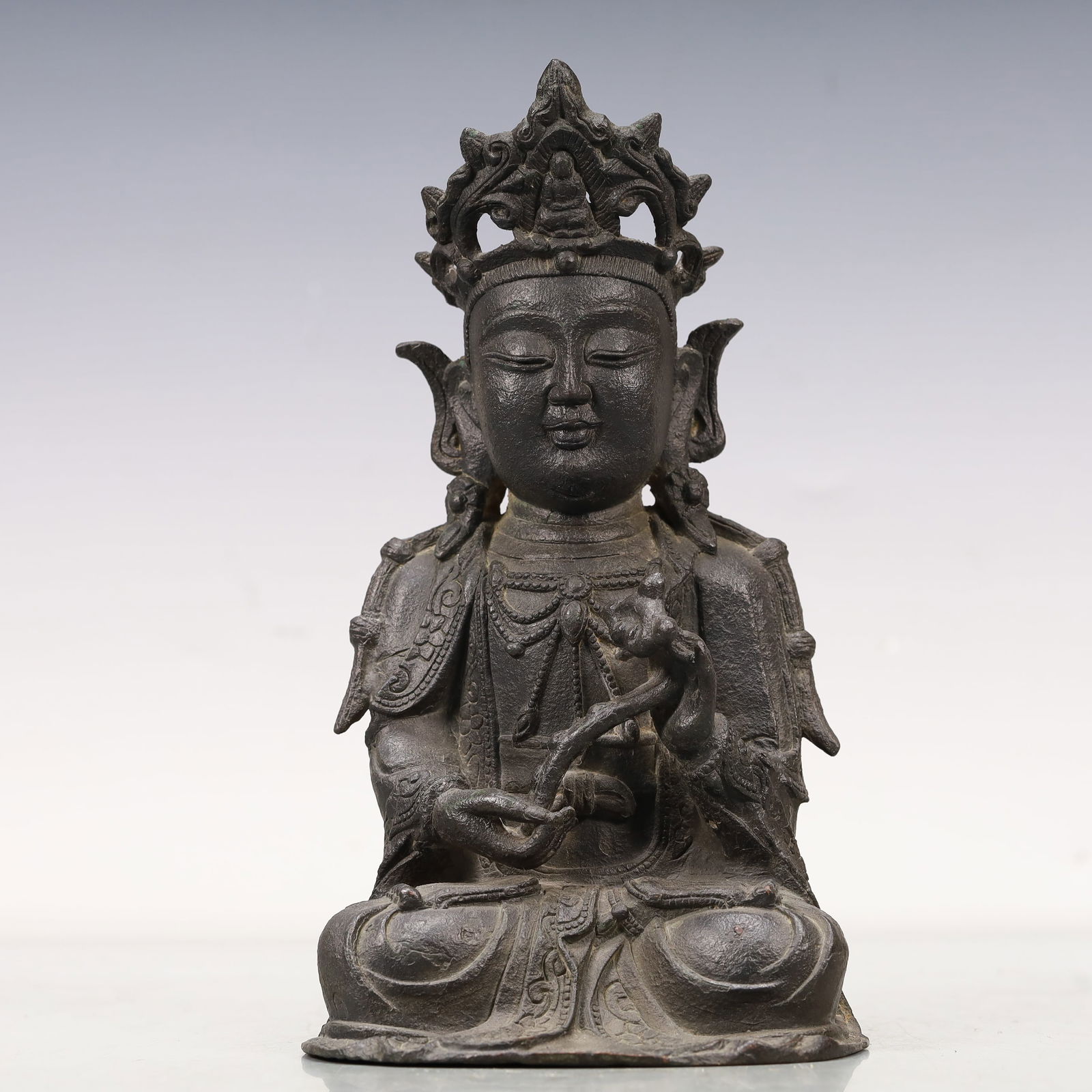 An Excellent Bronze Figure Of Guanyin: An Excellent Bronze Figure Of Guanyin. Seated,body rendered clad in long,flowing robes,the voluminous drapery elegantly cascading in folds. Chinese Ming Dynasty. Size:5.1inx4.5inx8.7in. Weight:1960g.