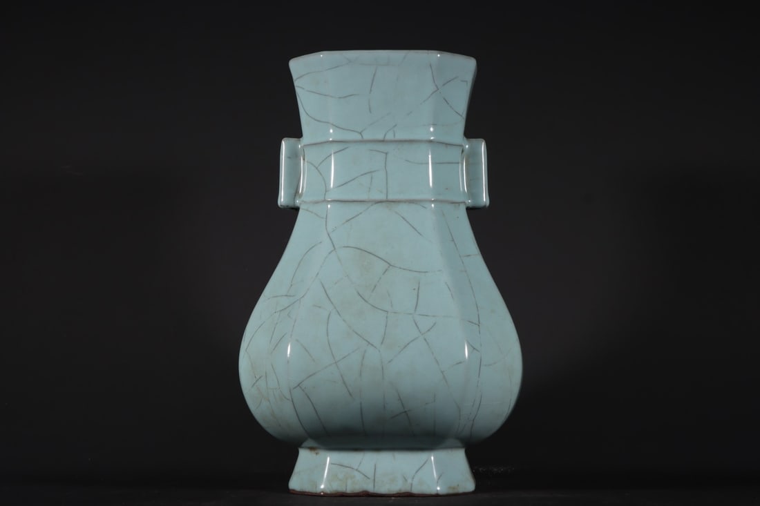An Exquisite Guan yao Celadon Glazed Double-Ears Vase: An Exquisite Guan yao Celadon Glazed Double-Ears Vase,Song Dynasty,China,Size:11.7inx7.7in 官窑青釉双耳瓶,中国宋代