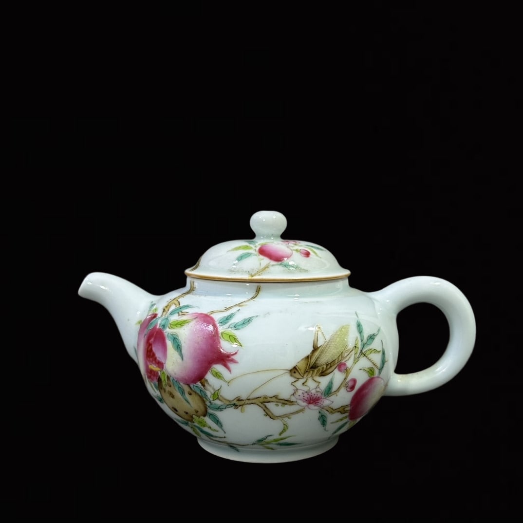 An Exquisite Enamel Pomegranate Pattern Pot,with poem: An Exquisite Enamel Pomegranate Pattern Pot,with poem,Modern Time of China,With Mark,Size:5.9inx3.9in