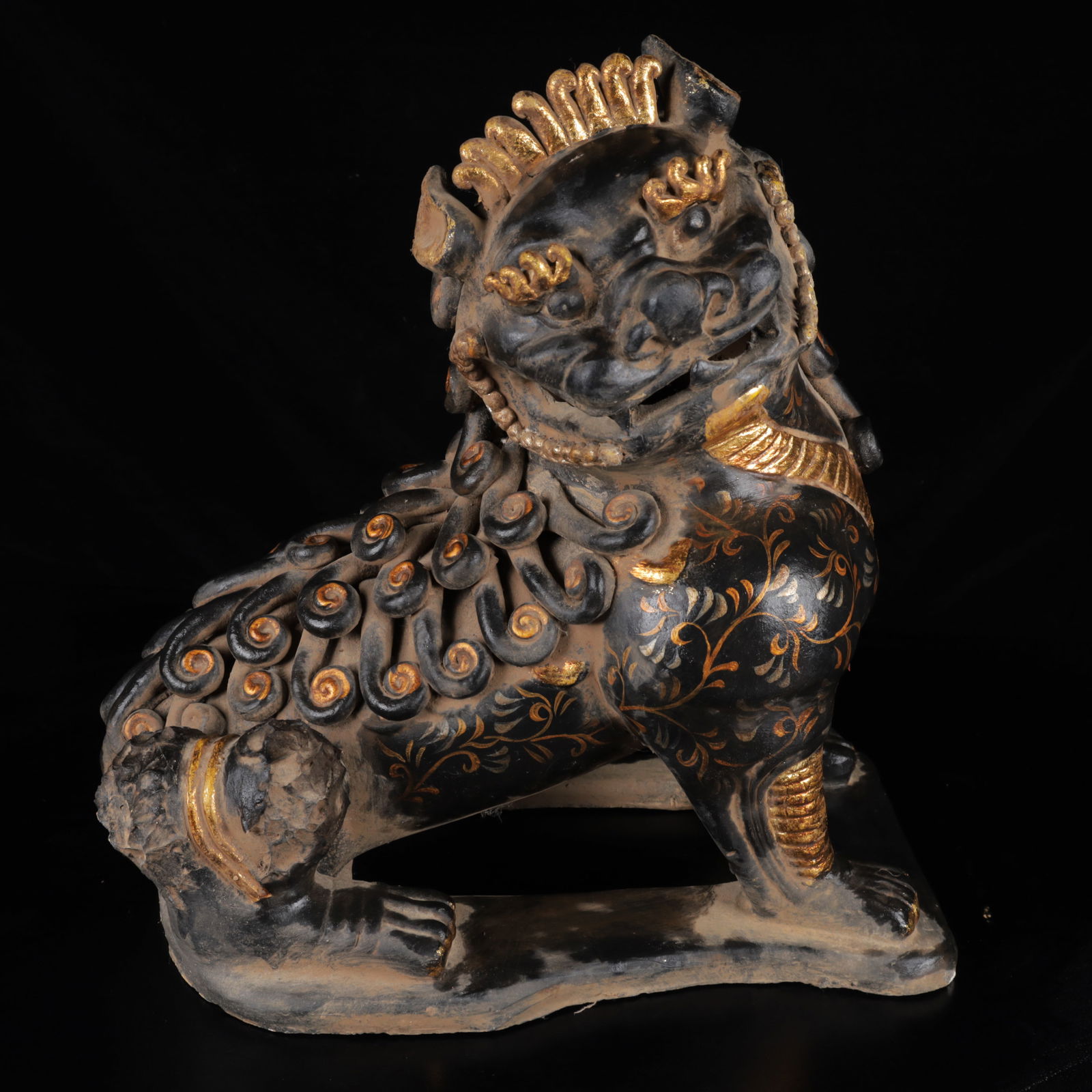 An Exquisite Tang Tri-Color Glazed Pottery Lion Ornament: An Exquisite Tang Tri-Color Glazed Pottery Lion Ornament,Tang Dynasty,China,Size:13inx11.8inx7.9in,Weight:720g 唐三彩狮子摆件,中国唐代