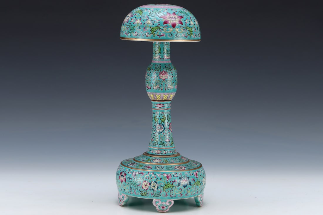 An Exquisite Enamel Lotus Pattern Hatstand - 2