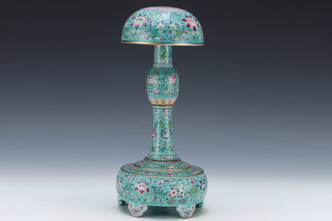 An Exquisite Enamel Lotus Pattern Hatstand - 3