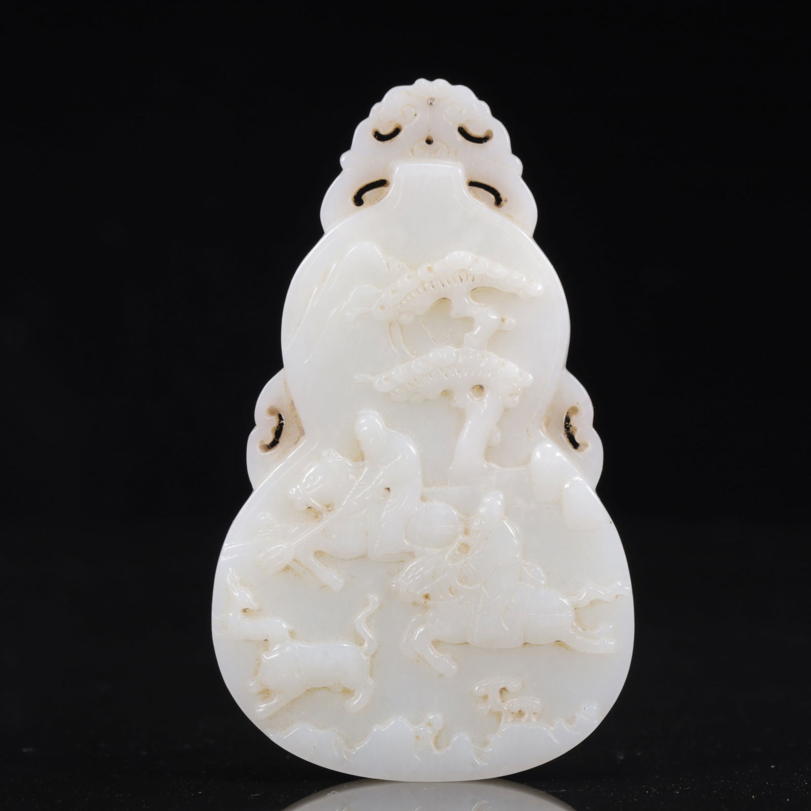An Exquisite White Jade Figure Pattern Pendant: An Exquisite White Jade Figure Pattern Pendant,Qing Dynasty, China,Size:2.4inx0.6inx3.9in,Weight:133g 白玉人物纹挂件,中国清代