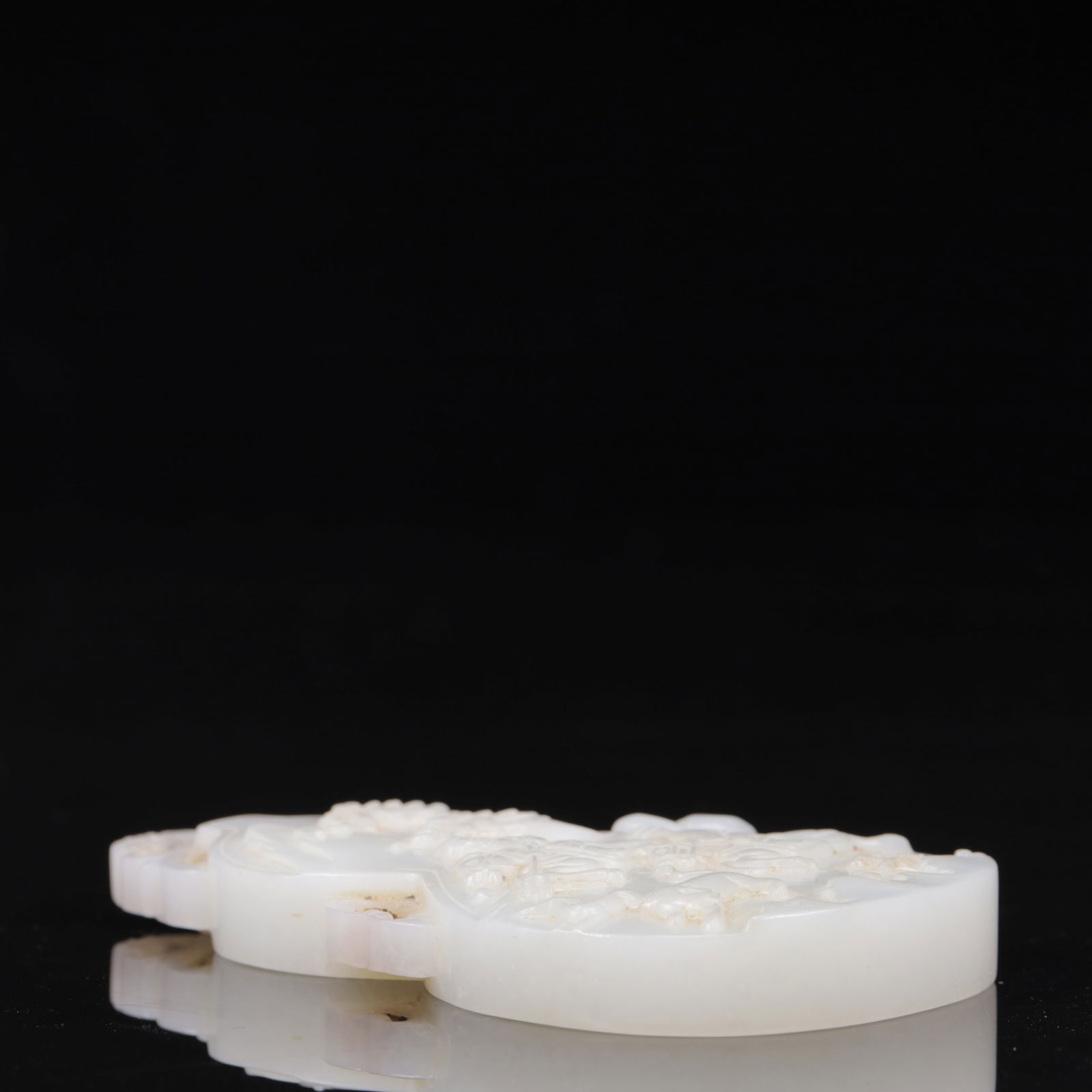 An Exquisite White Jade Figure Pattern Pendant - 8