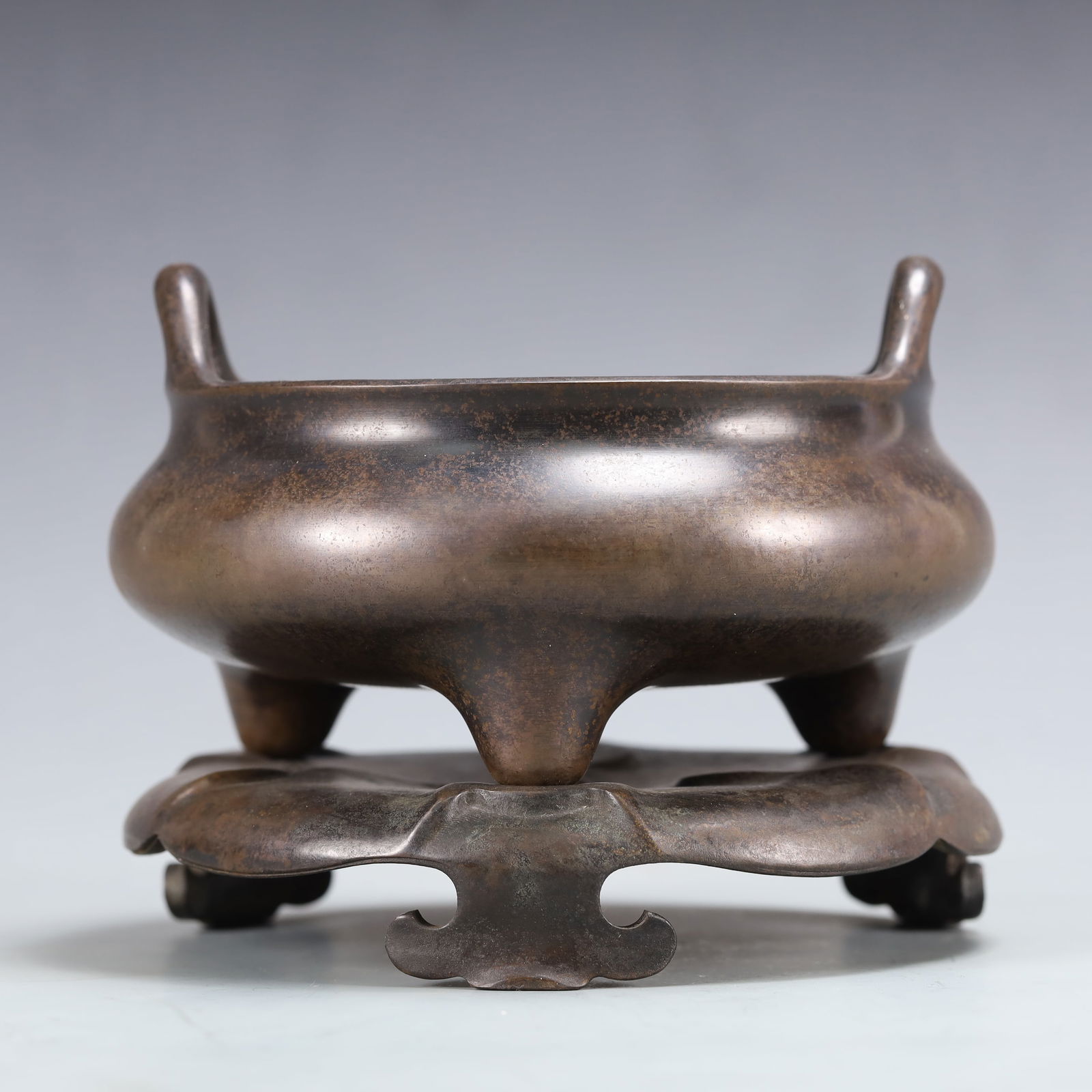 An Exquisite Bronze Double-Ears and Tripod Censer,With Base: An Exquisite Bronze Double-Ears and Tripod Censer,With Base ,Ming Dynasty, China,Xuande Six-character Mark,Size:6.3inx4.7in Weight:2500g 