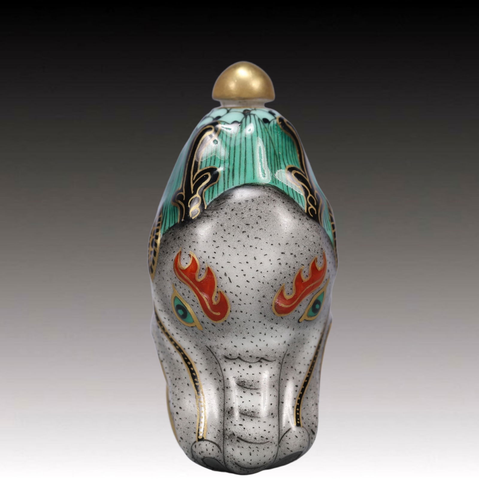 An Exquisite Famille-Rose Dragon Head Snuff Bottle: An Exquisite Famille-Rose Dragon Head Snuff Bottle,Qing Dynasty, China,Qianlong Four-character Mark,Size:1.4inx1.2inx3in,Weight:56g 