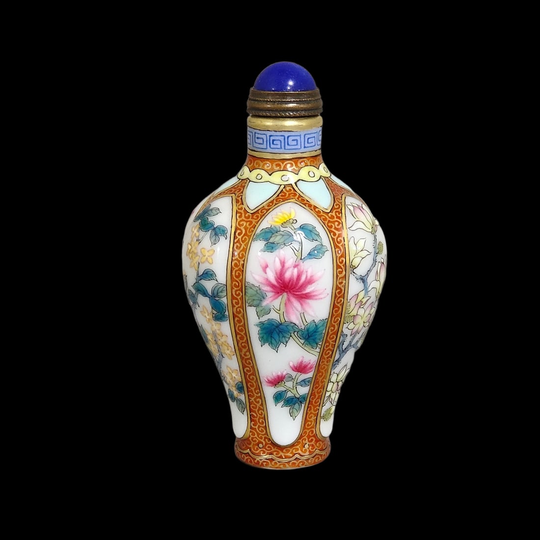 An Exquisite Famille-Rose Painted Gold Flower Pattern Snuff Bottle: An Exquisite Famille-Rose Painted Gold Flower Pattern Snuff Bottle,Qing Dynasty,China,Yongzheng Four-character Mark,Size:3.3inx1.6in 粉彩描金花卉纹鼻