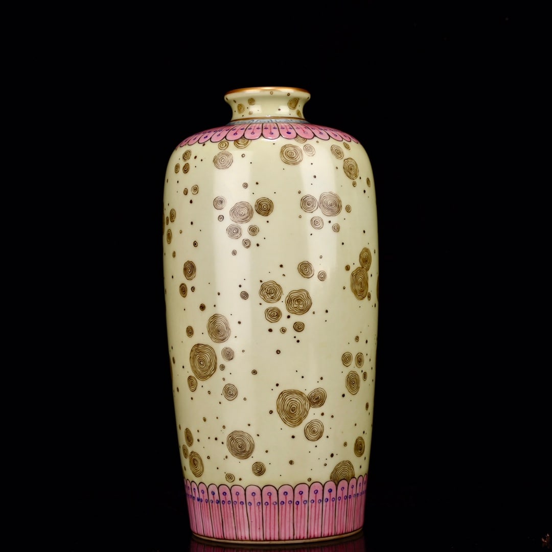 An Exquisite Enamel Bamboo Pattern Vase: An Exquisite Enamel Bamboo Pattern Vase,Qing Dynasty,China,With Mark,Size:7.5inx3.5in 珐琅彩竹纹瓶,中国清代,带款